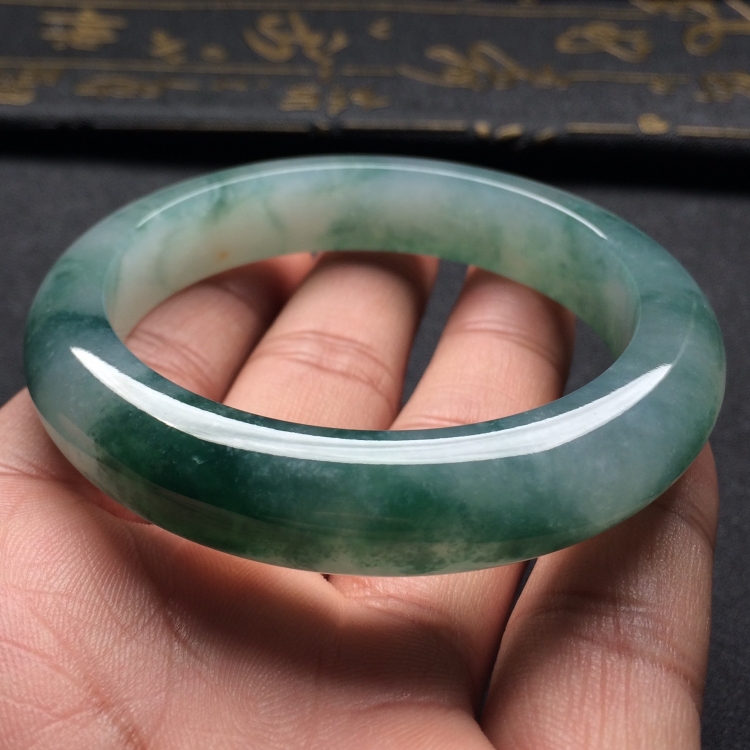（超值推荐）糯冰种飘花手镯（53.1mm）