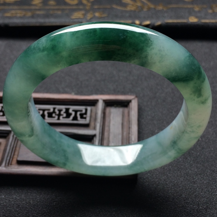 （超值推荐）糯冰种飘花手镯（53.1mm）