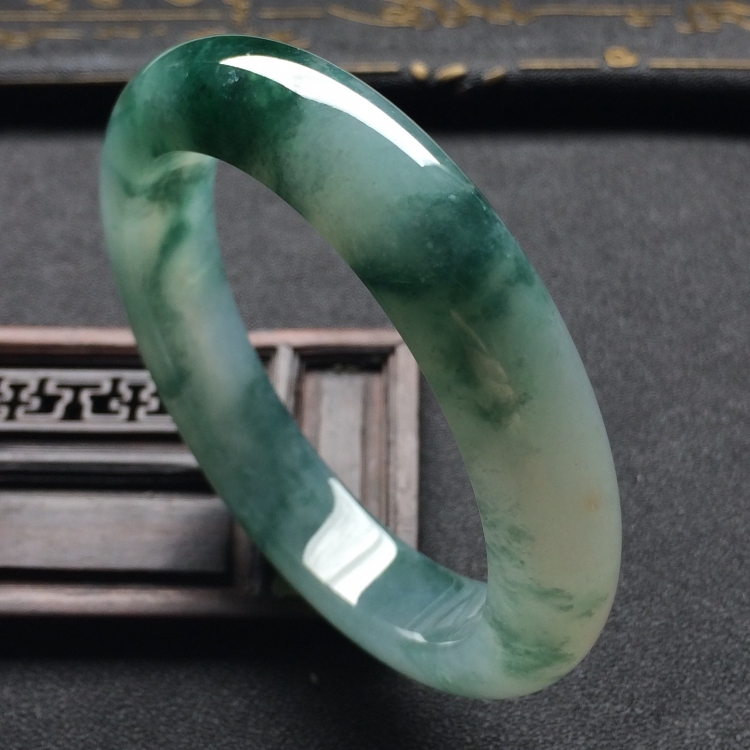 （超值推荐）糯冰种飘花手镯（53.1mm）