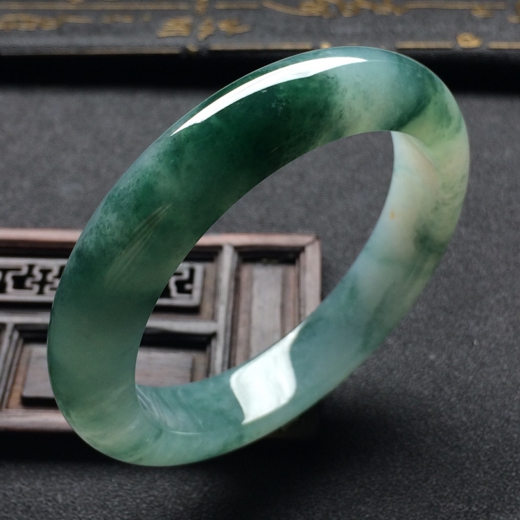 （超值推荐）糯冰种飘花手镯（53.1mm）