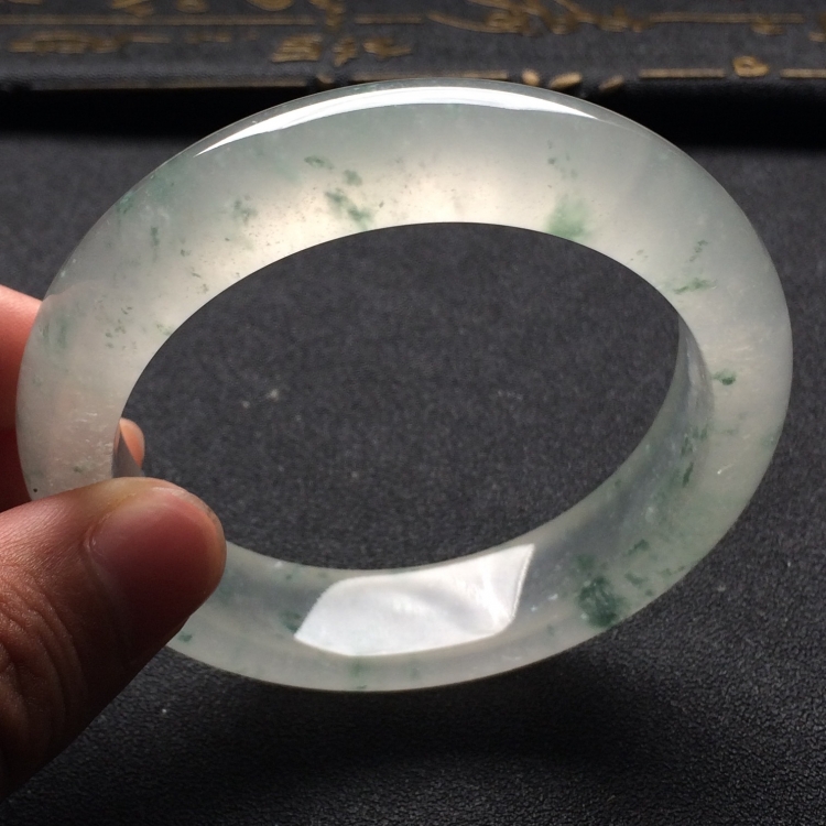 （超值推荐）冰种飘花手镯（55mm）