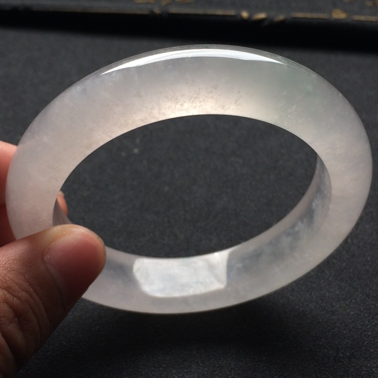 （超值推荐）冰种略飘花手镯（56.1mm）