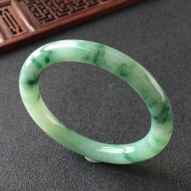 (超值推荐)糯冰种飘花圆条手镯(54mm)