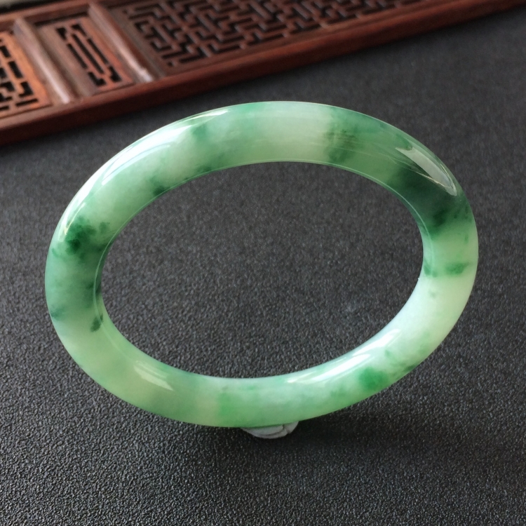 (超值推荐)糯冰种飘花圆条手镯(54mm)