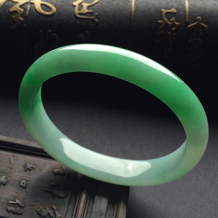 （超值推荐）糯冰种飘翠贵妃镯（57.5mm-49.5mm）
