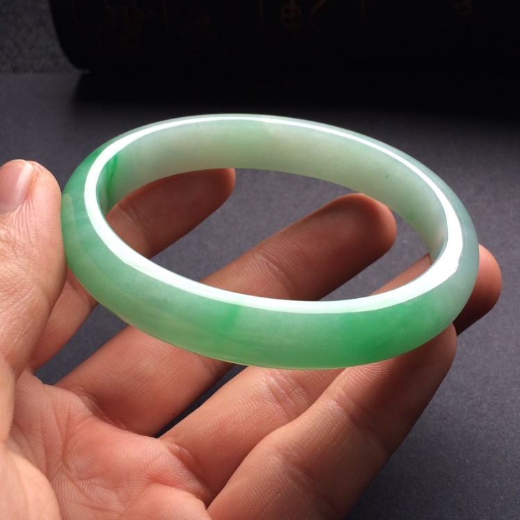 （超值推荐）糯冰种飘翠贵妃镯（57.5mm-49.5mm）