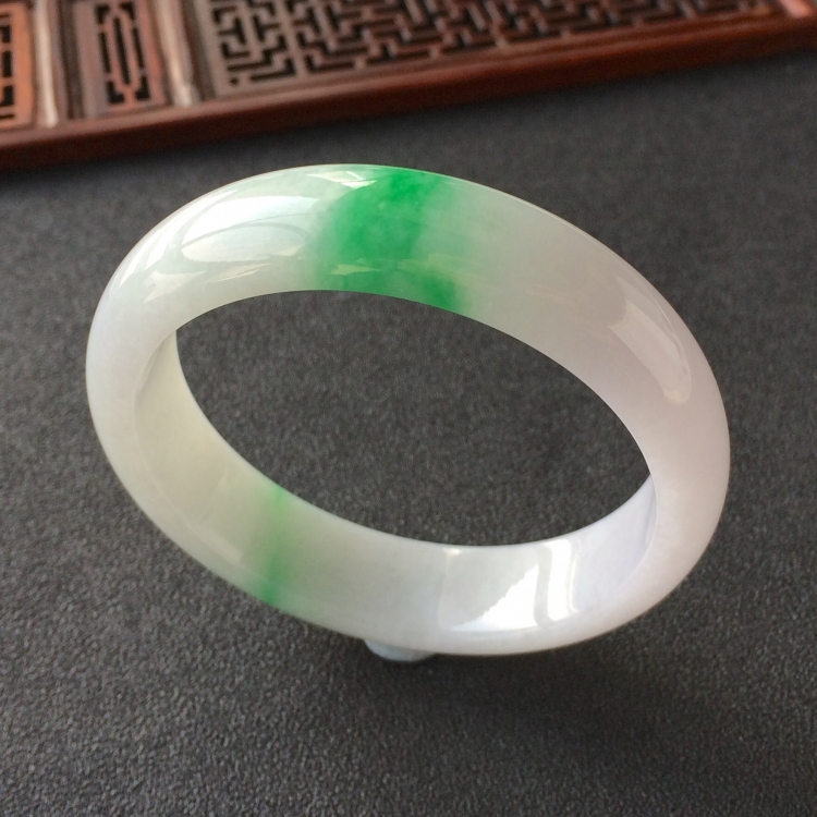 (超值推荐)糯冰种淡春带彩手镯(55.4mm)