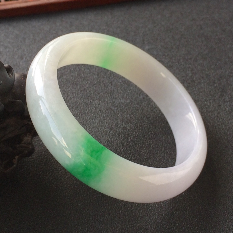 (超值推荐)糯冰种淡春带彩手镯(55.4mm)