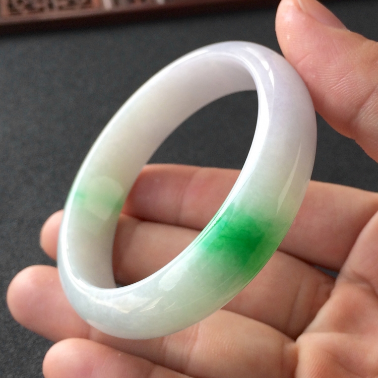 (超值推荐)糯冰种淡春带彩手镯(55.4mm)