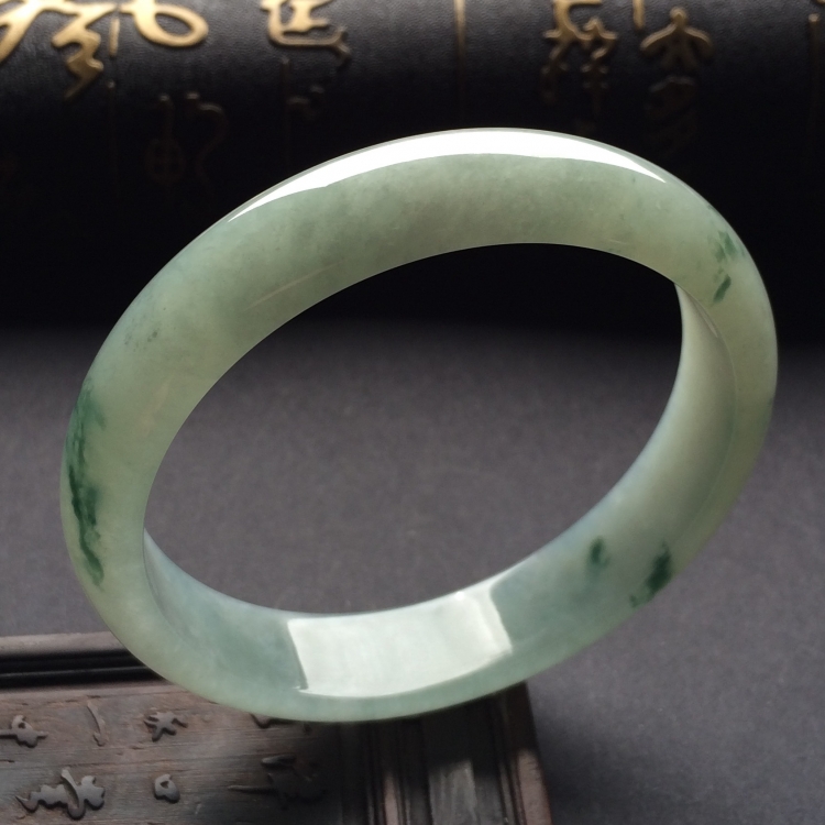 （超值推荐）糯冰种飘花手镯（61.1mm）