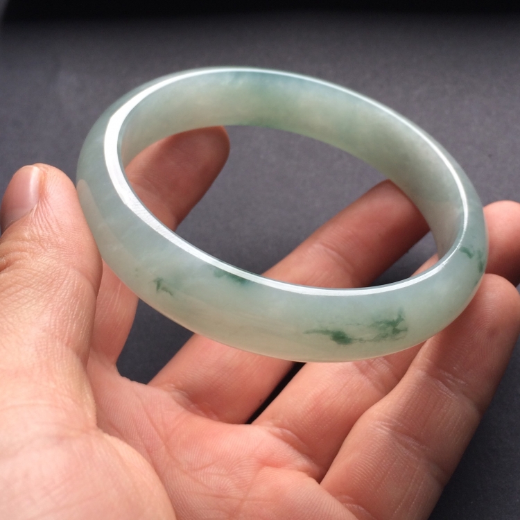 （超值推荐）糯冰种飘花手镯（61.1mm）