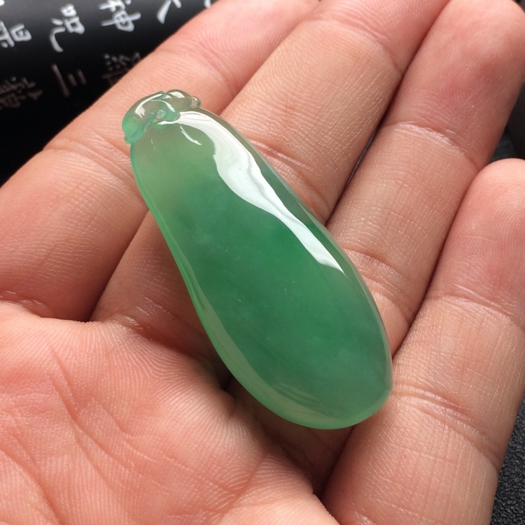 （超值推荐）冰种晴水略飘翠 福瓜挂件