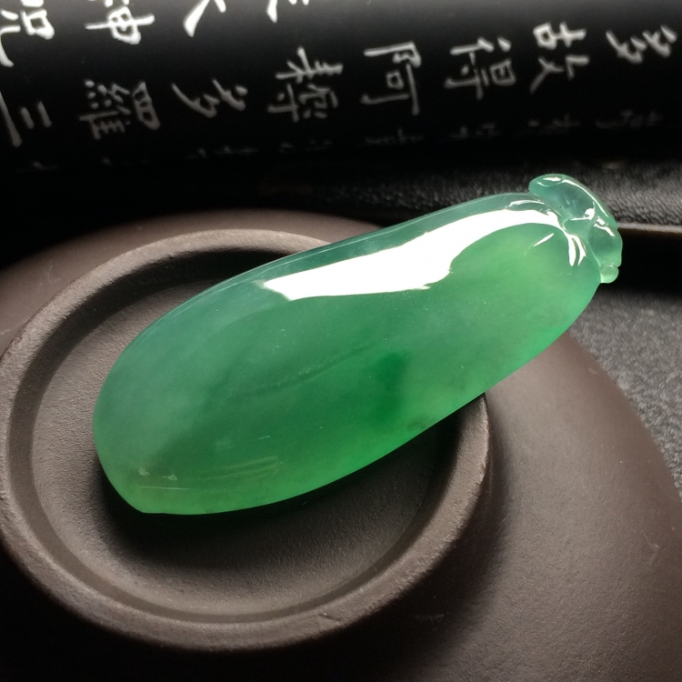 （超值推荐）冰种晴水略飘翠 福瓜挂件