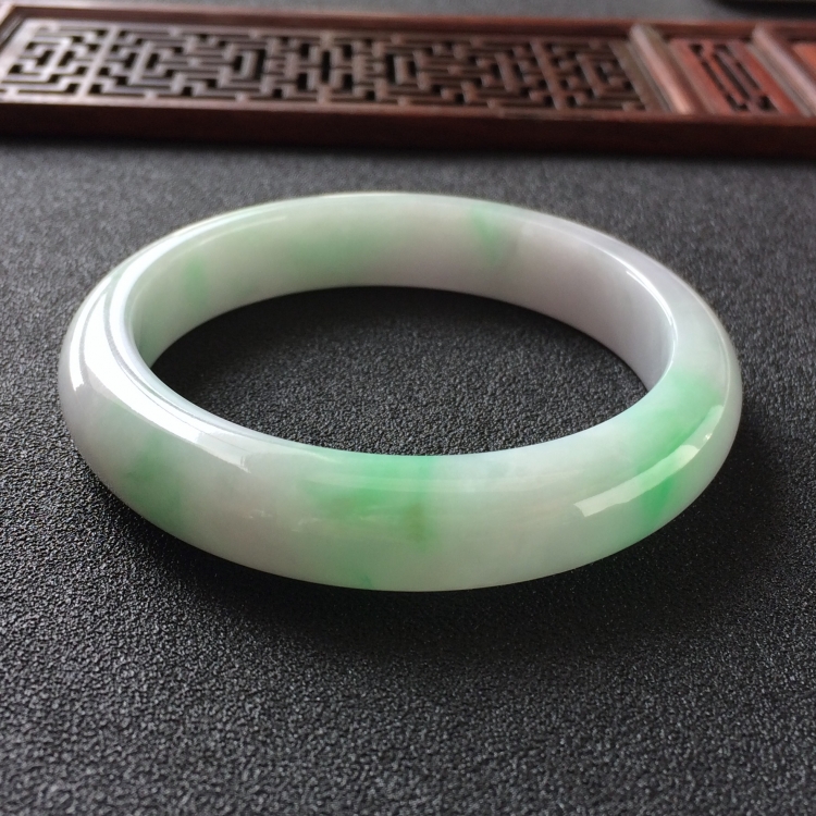 (超值推荐)糯冰种飘翠手镯(55.7mm)