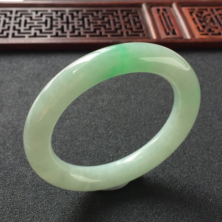 (超值推荐)糯冰种晴水飘翠圆条手镯(54.4mm)