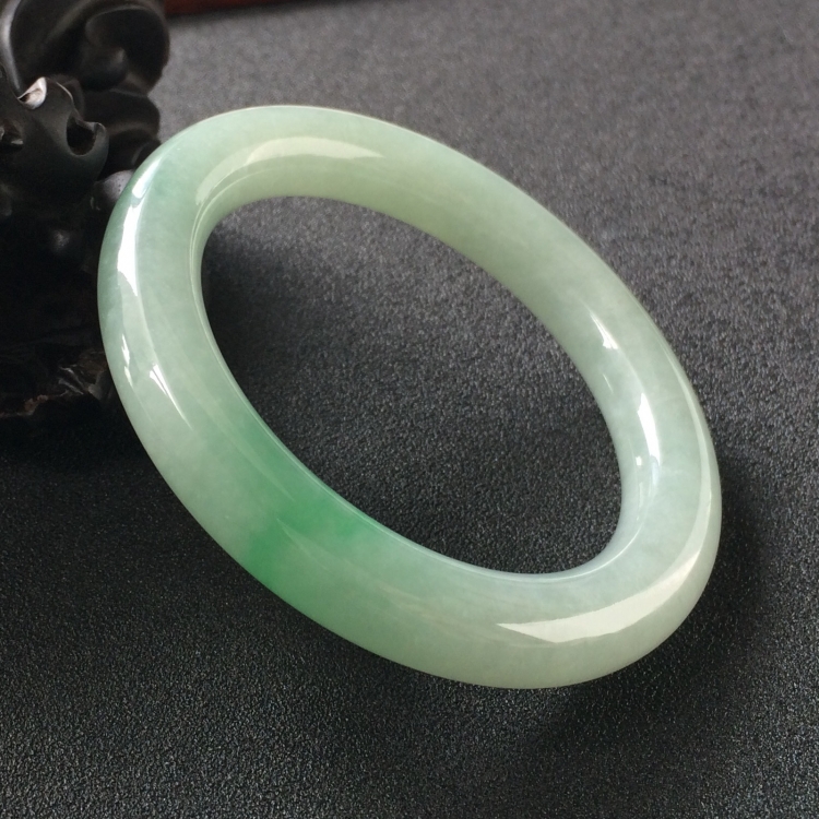 (超值推荐)糯冰种晴水飘翠圆条手镯(54.4mm)