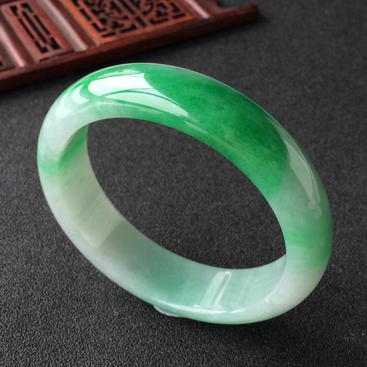(超值推荐)糯冰种飘翠手镯(56.4mm)