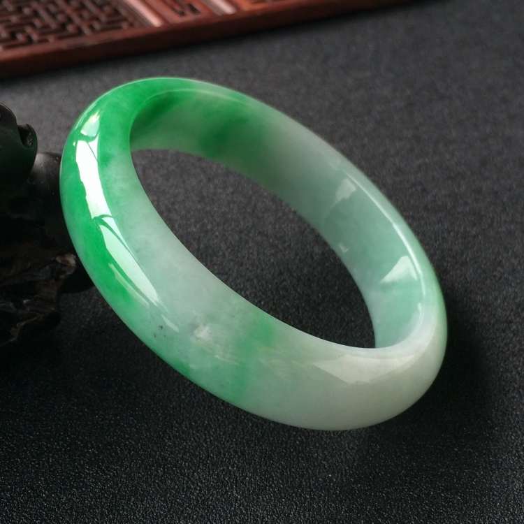 (超值推荐)糯冰种飘翠手镯(56.4mm)