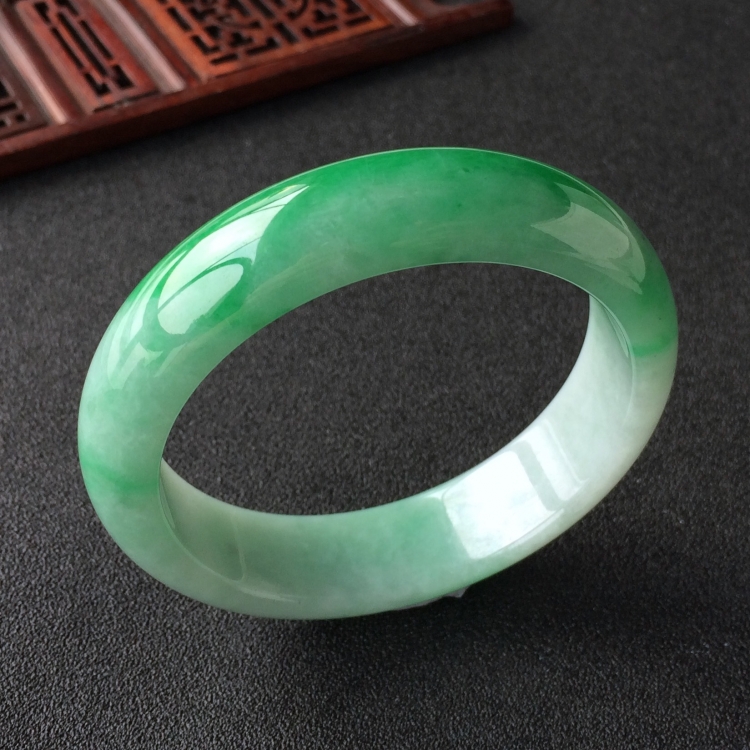 (超值推荐)糯冰种飘翠手镯(56.4mm)