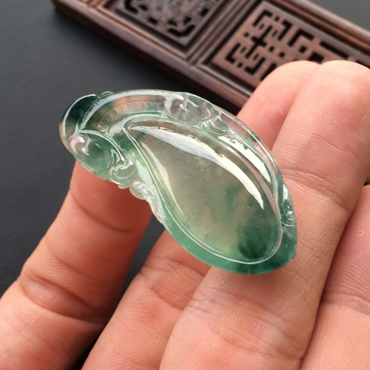 (超值推荐)冰种飘花瑞兽献福挂件