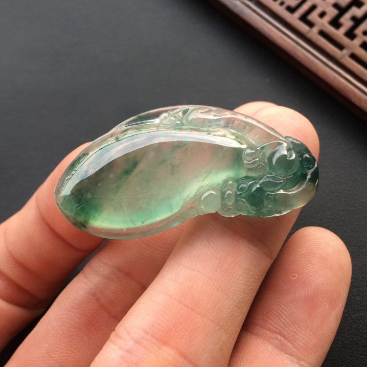 (超值推荐)冰种飘花瑞兽献福挂件