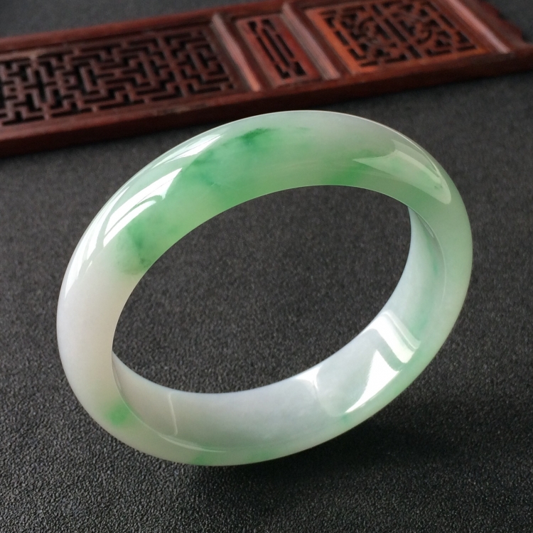 (超值推荐)糯冰种飘翠手镯(55.8mm)