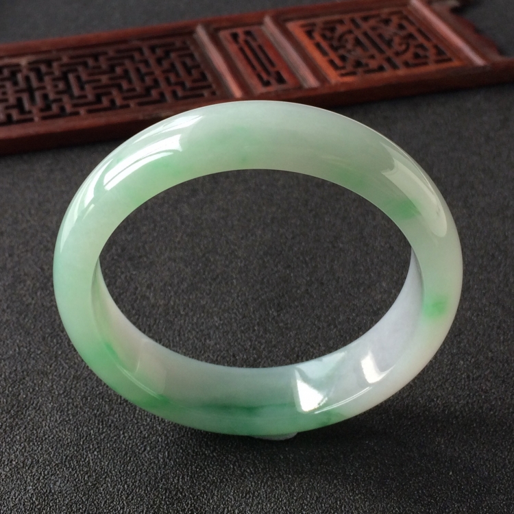 (超值推荐)糯冰种飘翠手镯(55.8mm)