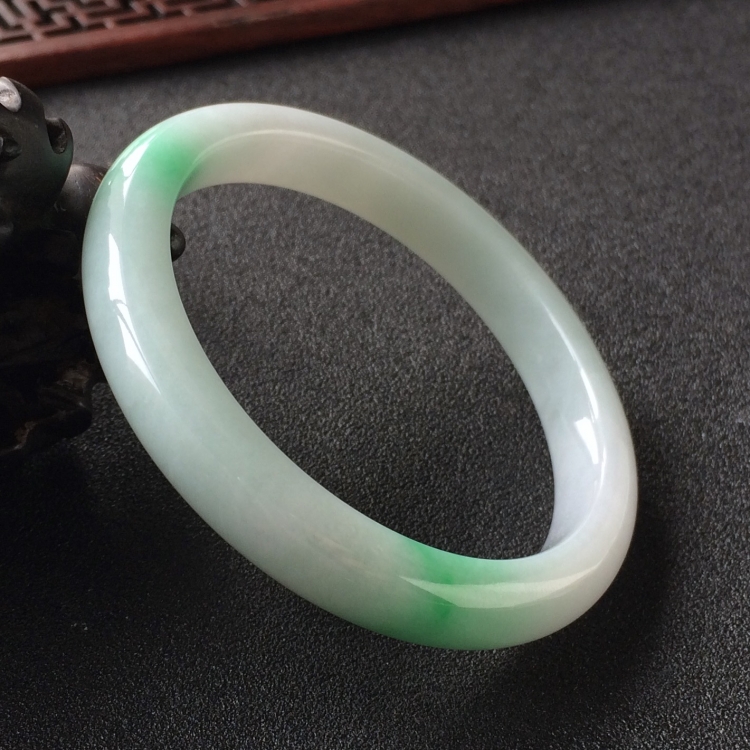(超值推荐)糯冰种飘翠手镯(54mm)