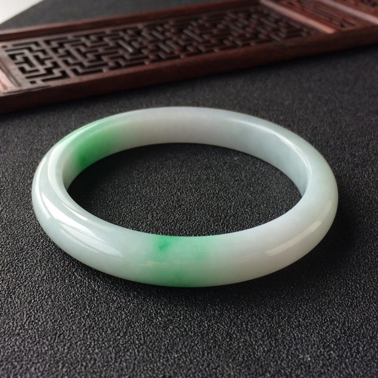 (超值推荐)糯冰种飘翠手镯(54mm)