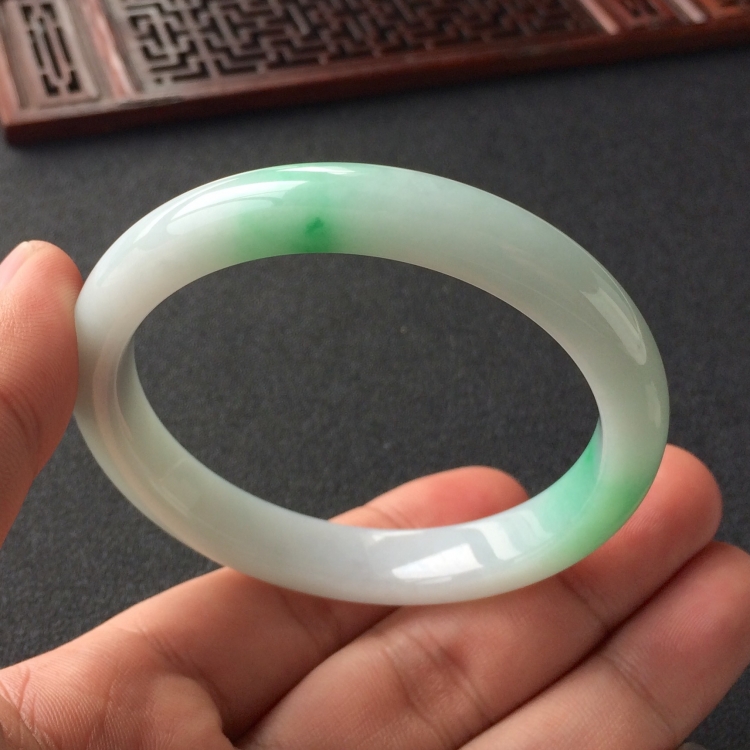 (超值推荐)糯冰种飘翠手镯(54mm)
