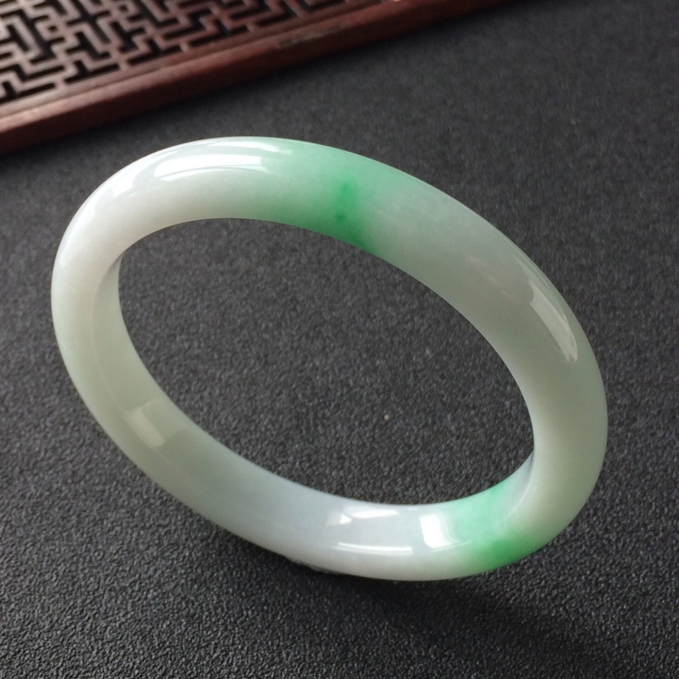(超值推荐)糯冰种飘翠手镯(54mm)