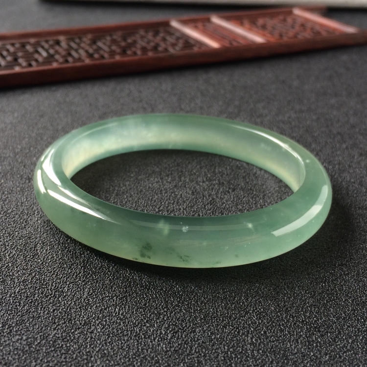 (超值推荐)冰种晴水飘花贵妃镯(59.2mm-53.4mm)