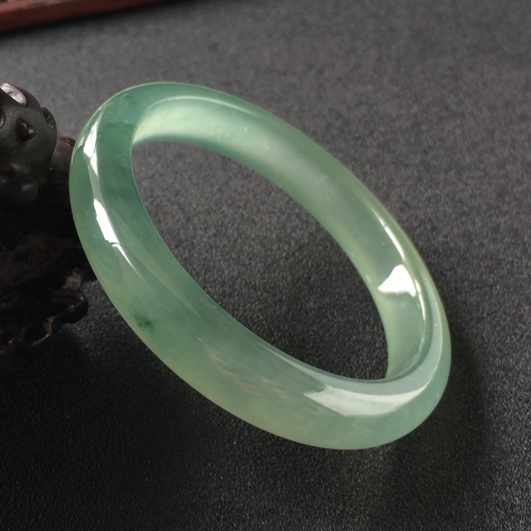 (超值推荐)冰种晴水飘花贵妃镯(59.2mm-53.4mm)