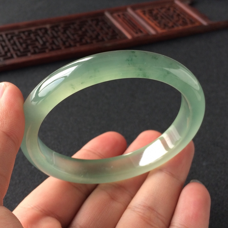(超值推荐)冰种晴水飘花贵妃镯(59.2mm-53.4mm)