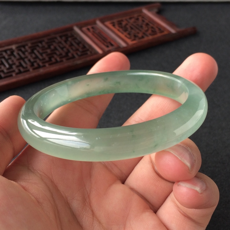 (超值推荐)冰种晴水飘花贵妃镯(59.2mm-53.4mm)
