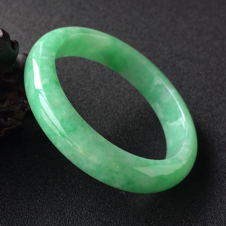(超值推荐)糯冰种飘翠手镯(56mm)