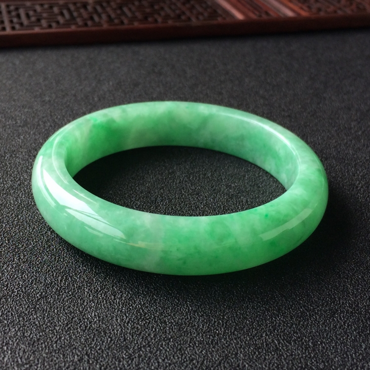 (超值推荐)糯冰种飘翠手镯(56mm)