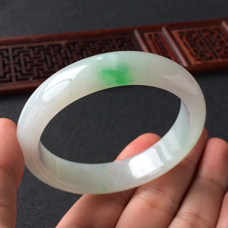 (超值推荐)糯冰种飘翠手镯(57.1mm)