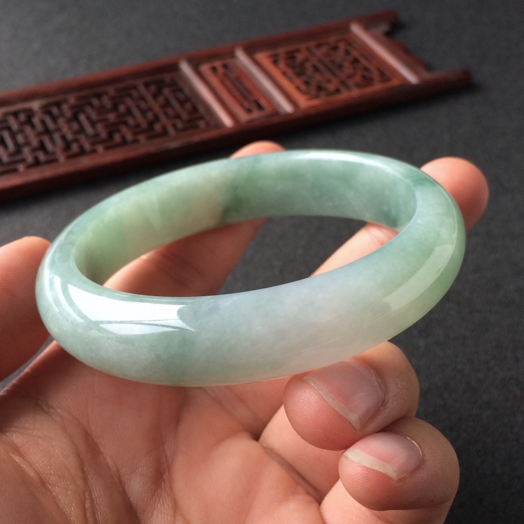 (超值推荐)糯冰种飘花手镯(60mm)