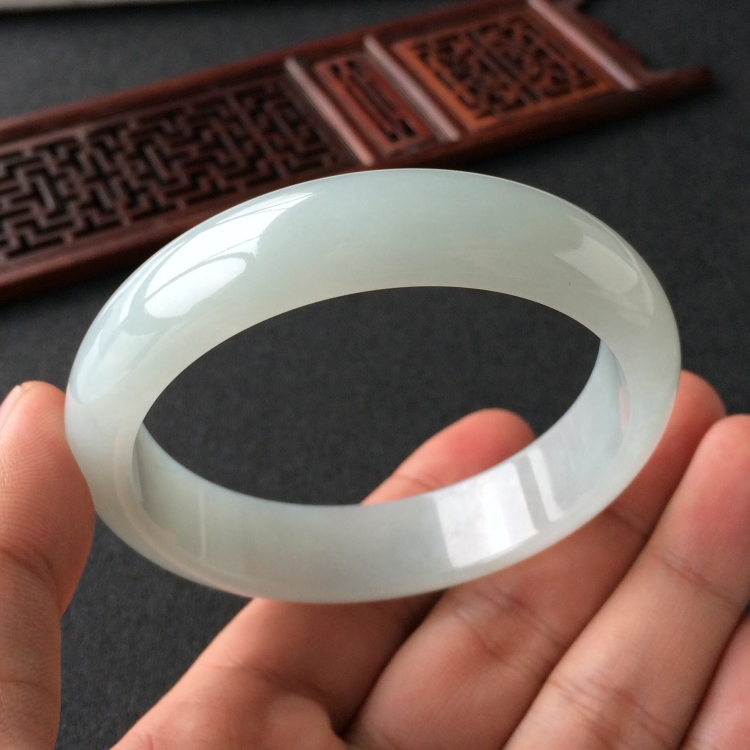 (超值推荐)糯冰种晴水手镯(58.5mm)