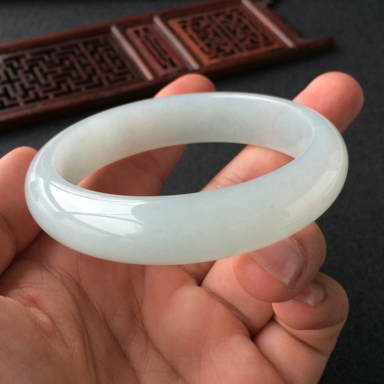 (超值推荐)糯冰种晴水手镯(58.5mm)
