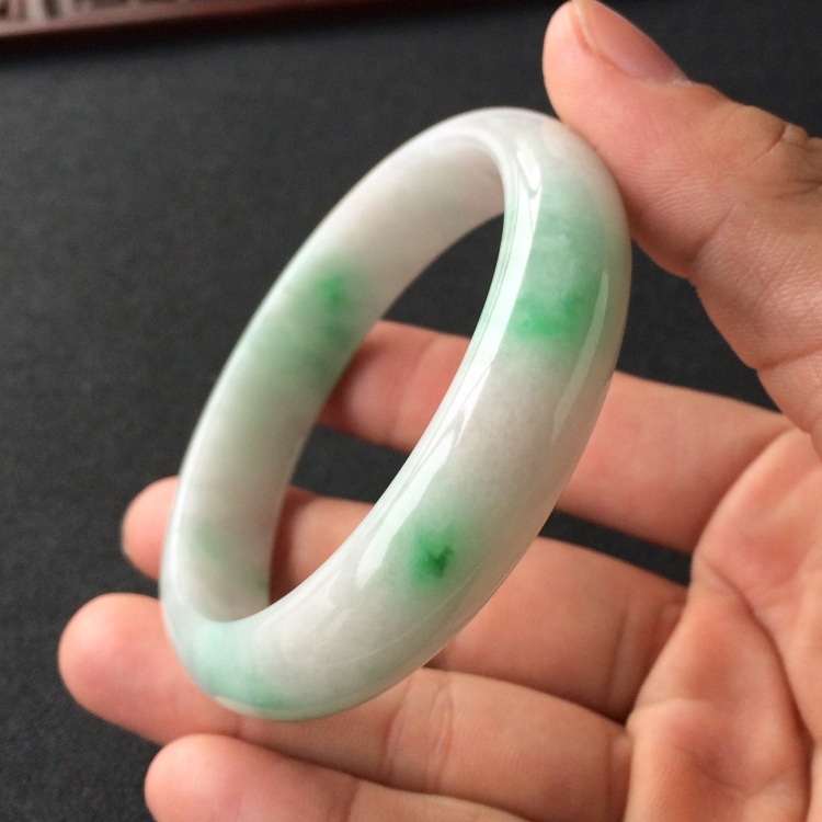 (超值推荐)糯冰种飘翠手镯(58.7mm)