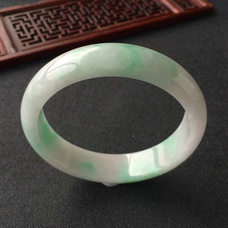 (超值推荐)糯冰种飘翠手镯(58.7mm)