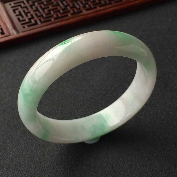 (超值推荐)糯冰种飘翠手镯(58.7mm)