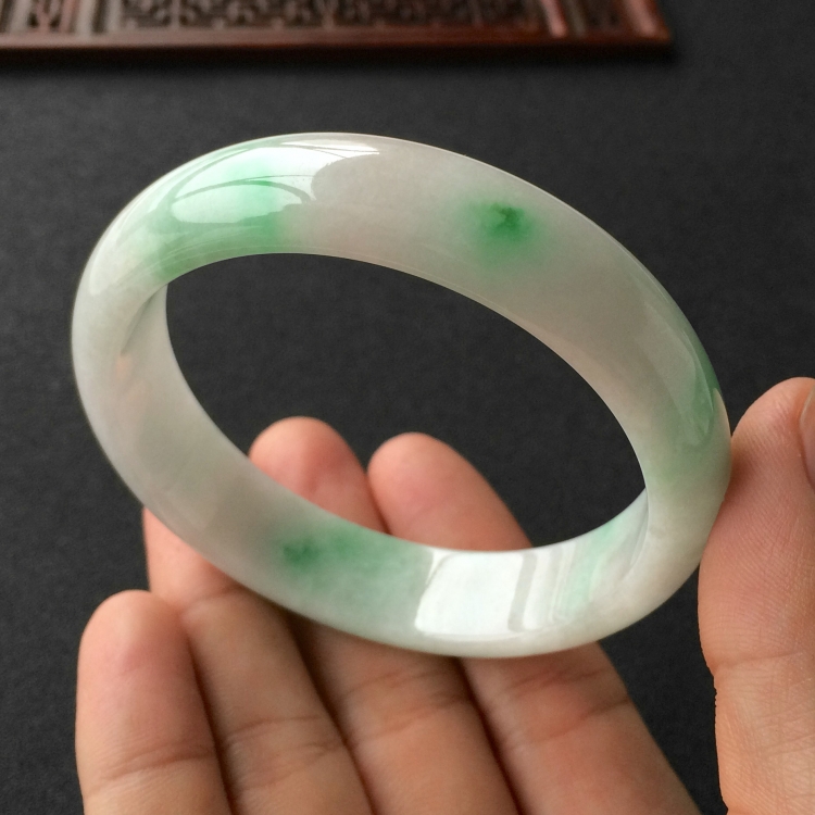 (超值推荐)糯冰种飘翠手镯(58.7mm)
