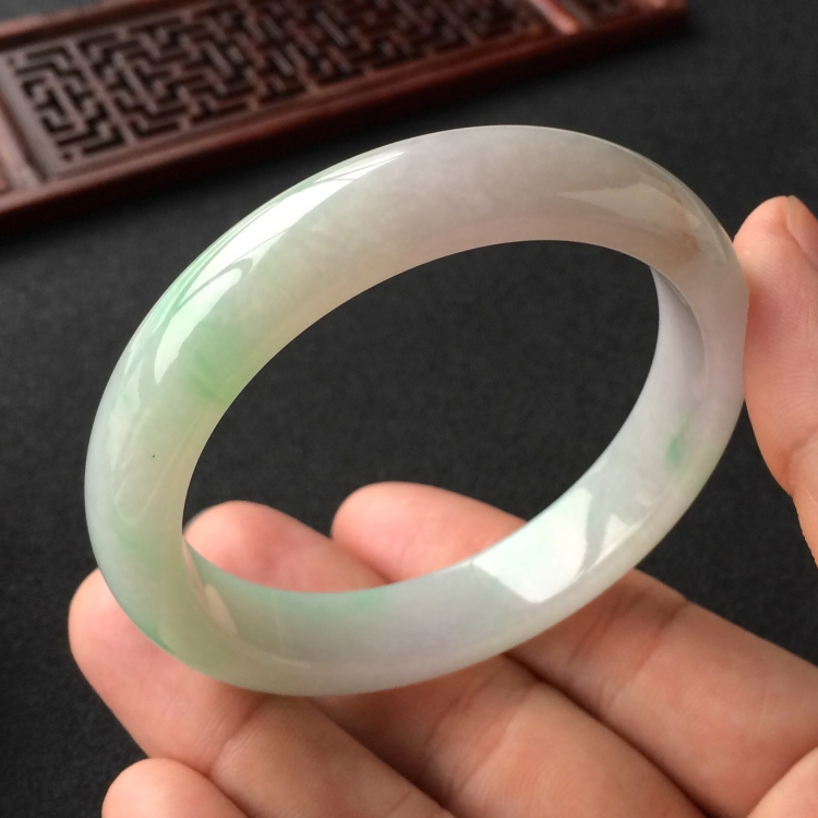 (超值推荐)糯冰种飘翠手镯(55.7mm)