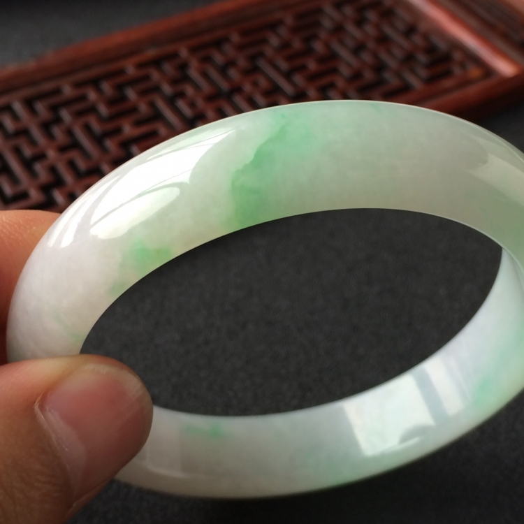 (超值推荐)糯冰种飘翠手镯(55.7mm)
