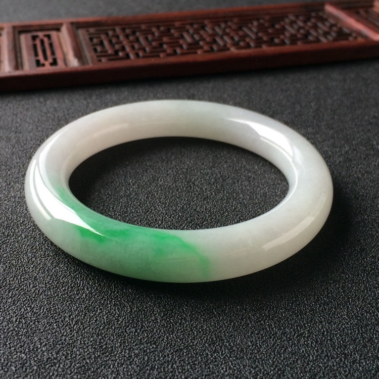 (超值推荐)糯冰种飘翠圆条手镯(56.1mm)
