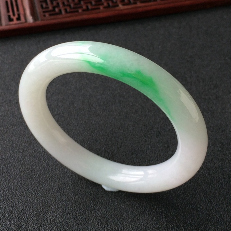 (超值推荐)糯冰种飘翠圆条手镯(56.1mm)