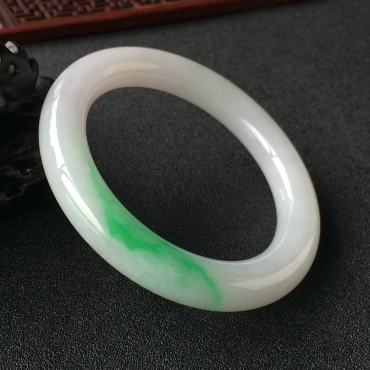 (超值推荐)糯冰种飘翠圆条手镯(56.1mm)